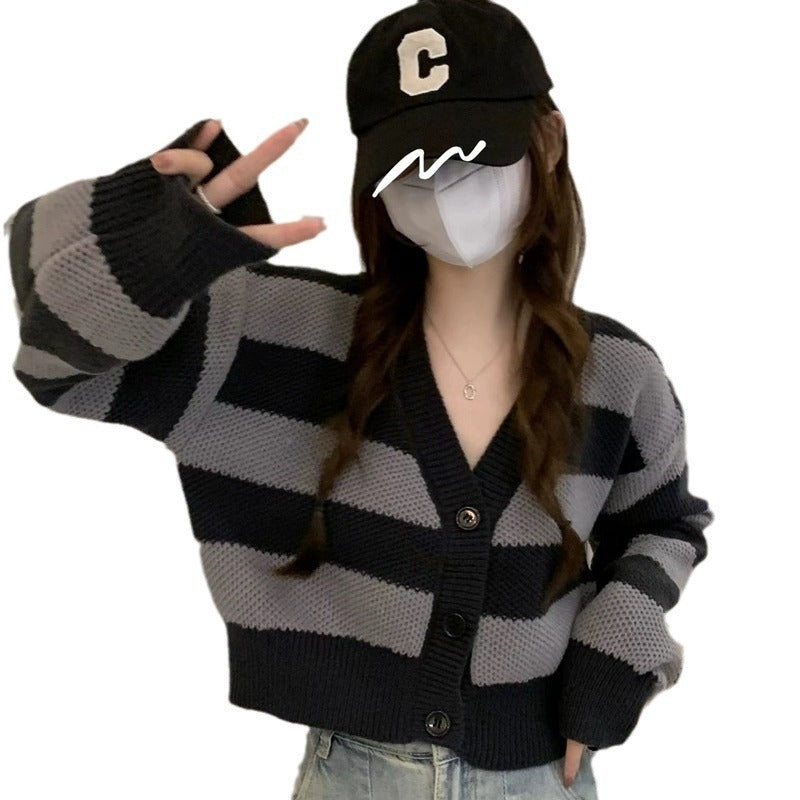 Women's fashionable cardigan with structured design and buttoned neckline NOVAE