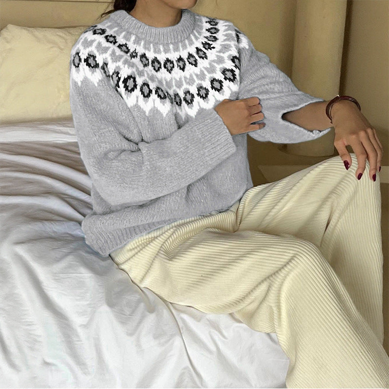 Women's knitted sweater with traditional Norwegian pattern NOVAE