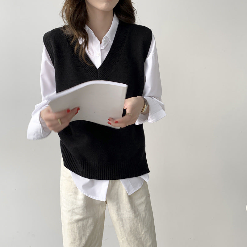 Women's Sleeveless Knit Vest with V-Neck and Ribbed Details NOVAE