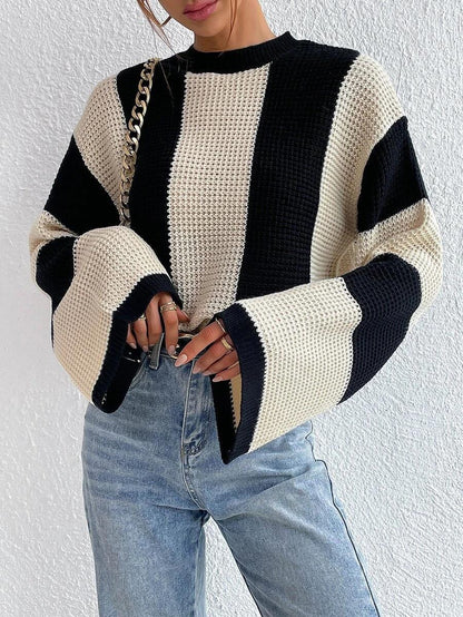 Women's fashionable sweater with a structured honeycomb pattern and wide sleeves NOVAE