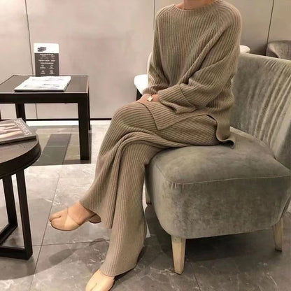 Women's knitted ensemble with a wide cut and elegant design NOVAE