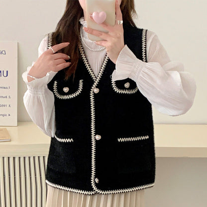 Women's cardigan with heart buttons and contrasting details NOVAE