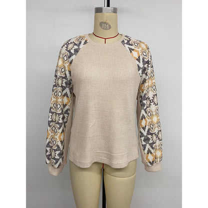 Women's knit sweater with modern raglan sleeves and floral pattern NOVAE