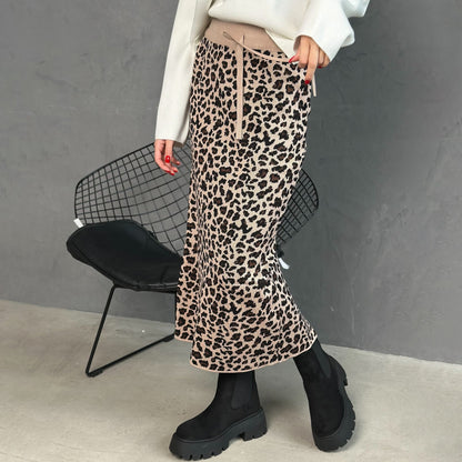 Women's midi skirt with leopard print and slit design NOVAE