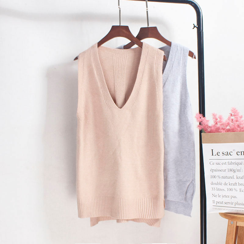 Women's sleeveless knit top with V-neck and fine knit texture NOVAE