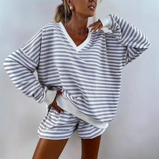 Women's sporty striped top with short shorts NOVAE