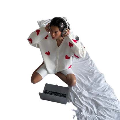 Women's comfortable sweatshirt with heart motif and relaxed fit NOVAE