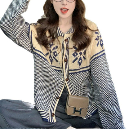 Women's cardigan with festive motif and practical pockets NOVAE