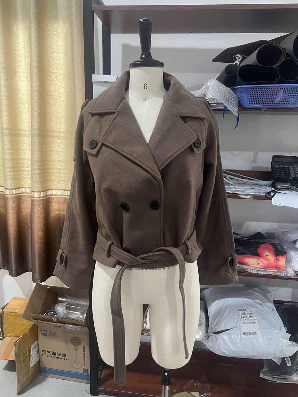 Women's cropped trench jacket with adjustable belt and double-button design NOVAE