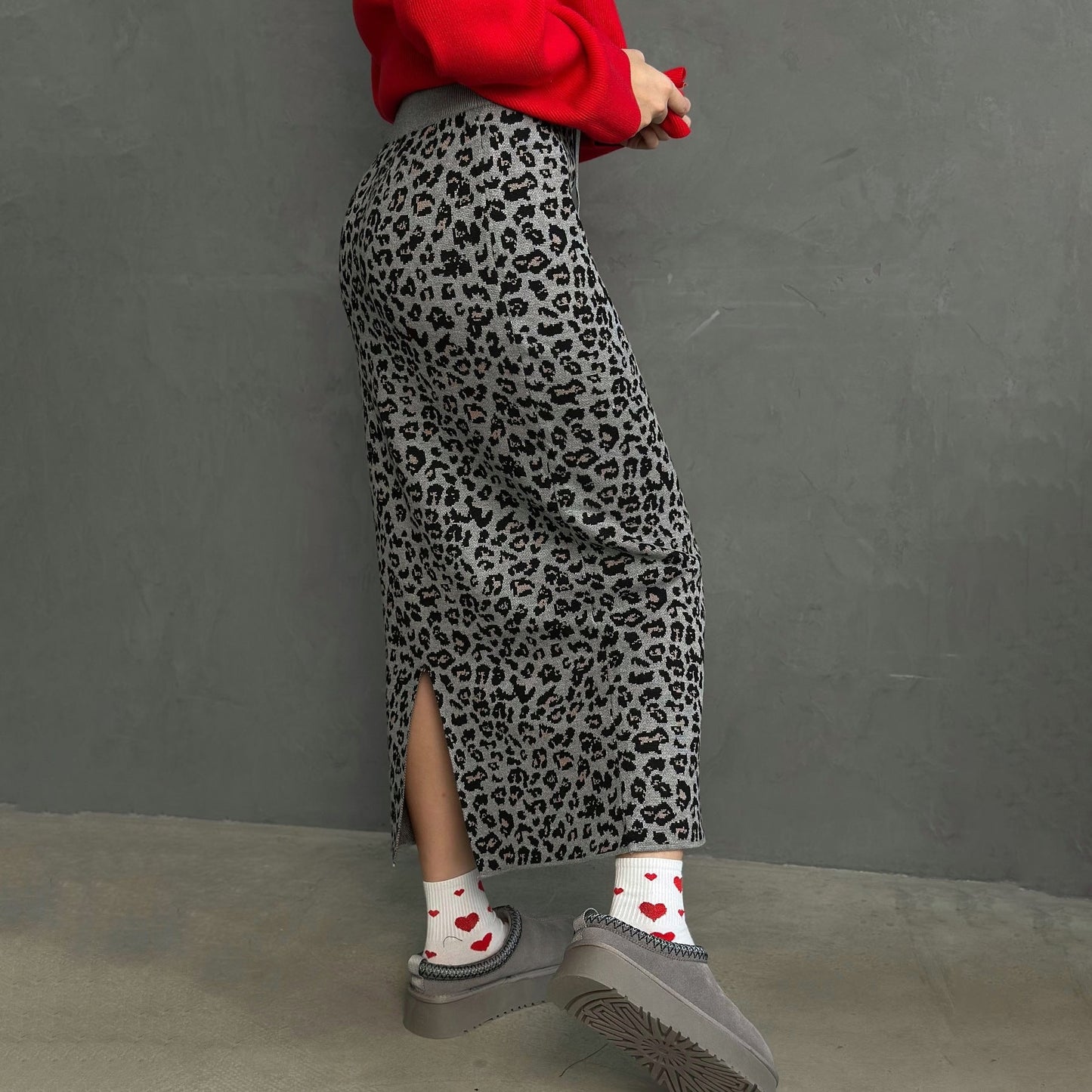 Women's midi skirt with leopard print and slit design NOVAE