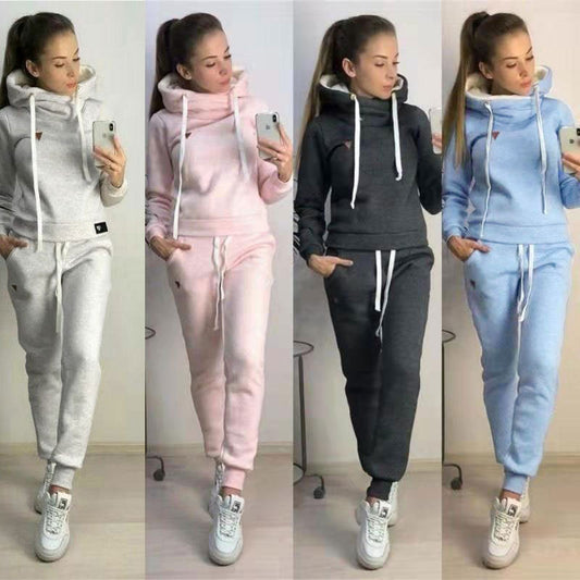 Women's sporty hoodie set with a comfortable fit and elasticated trousers NOVAE