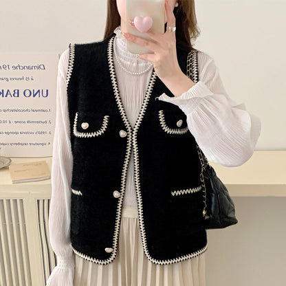 Women's cardigan with heart buttons and contrasting details NOVAE