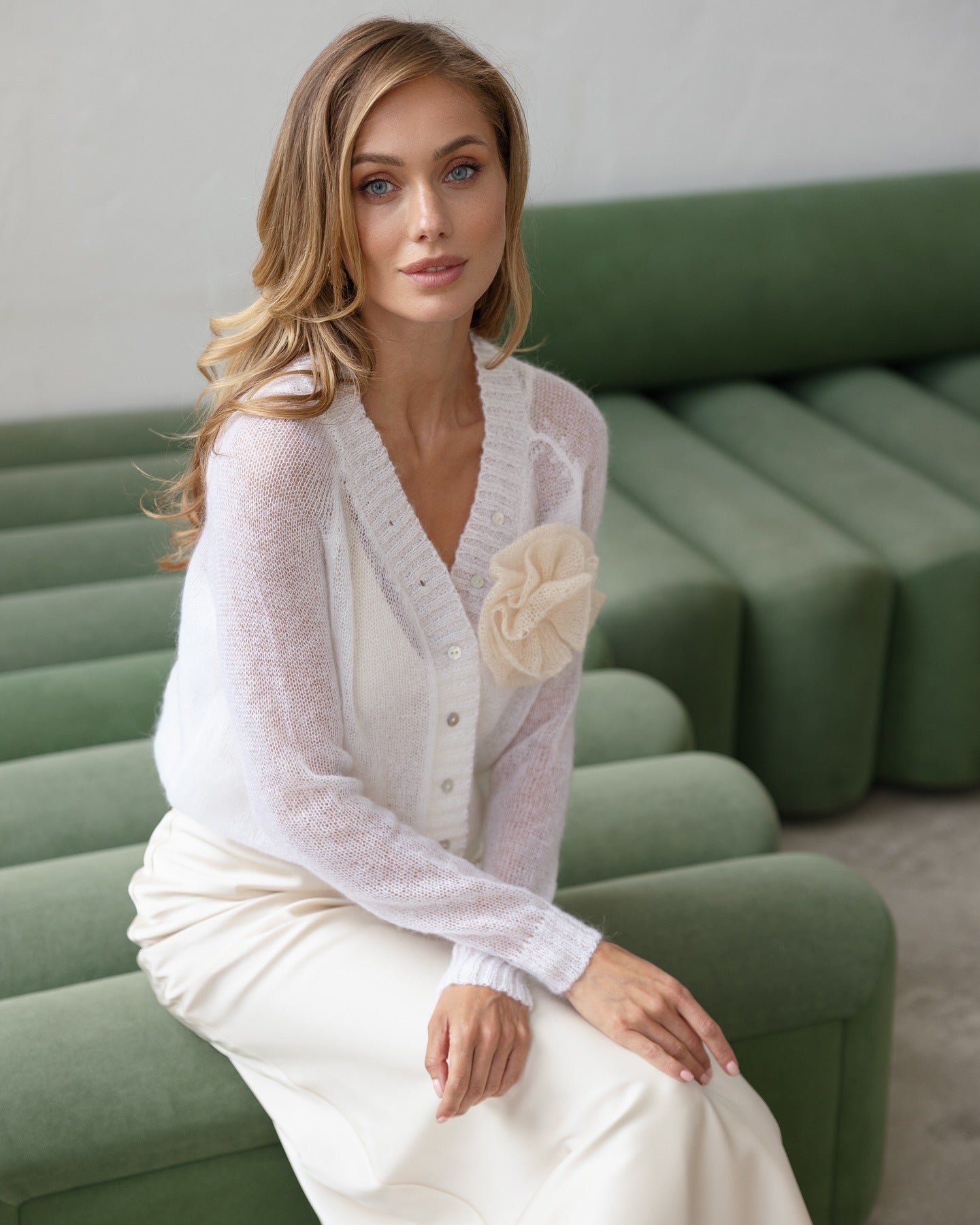 Women's cardigan with deep V-neck and practical pockets NOVAE