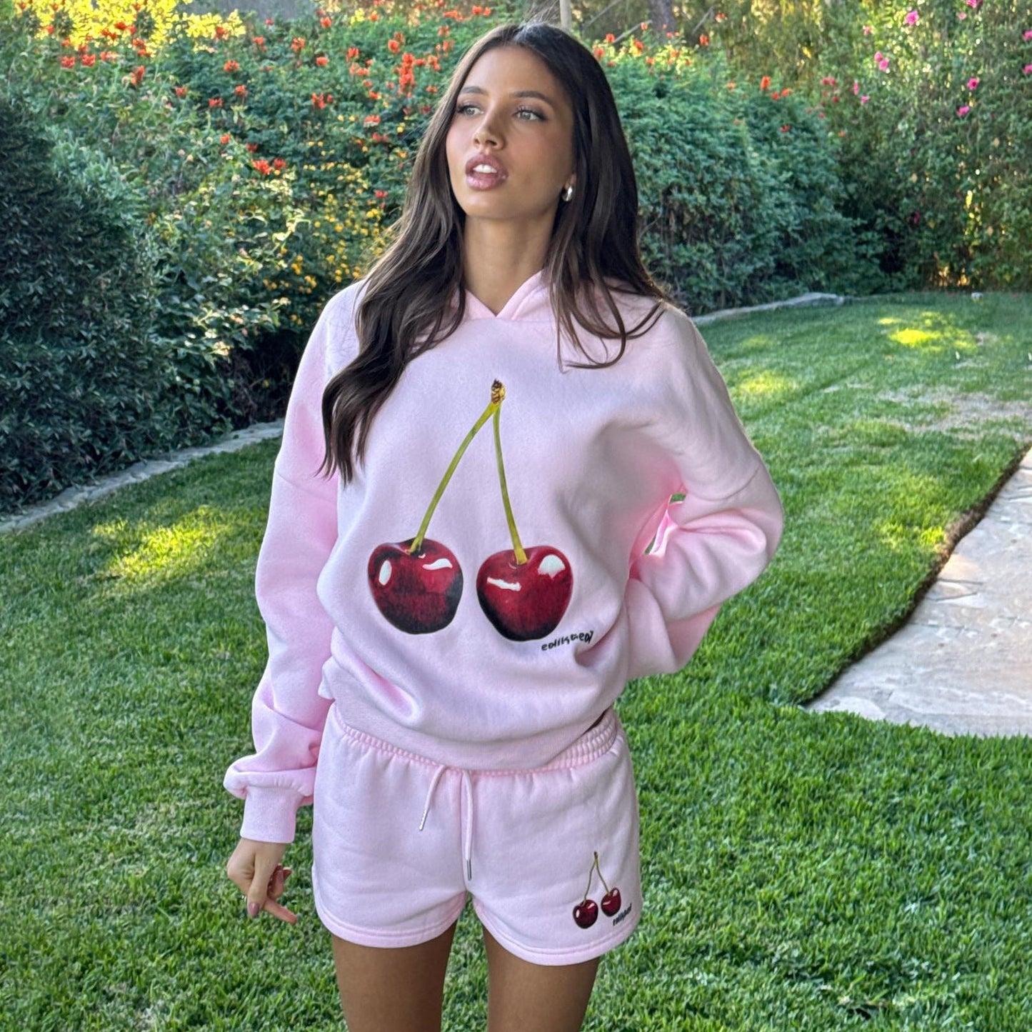 Women's casual hoodie with fruity print and comfortable shorts NOVAE