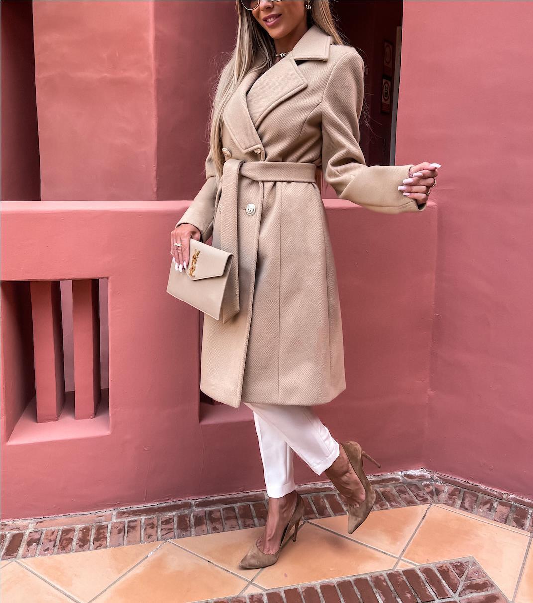 Women's elegant trench coat with tailored cut and practical pockets NOVAE