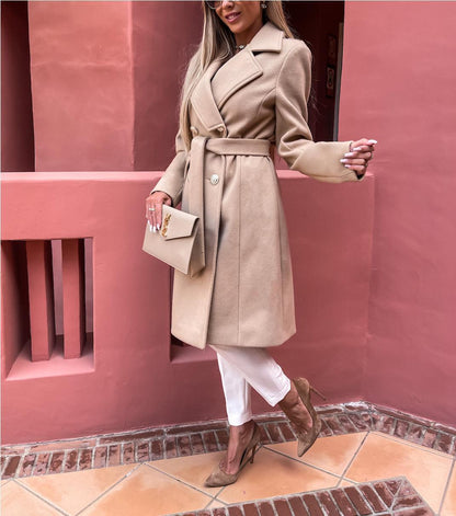 Women's elegant trench coat with tailored cut and practical pockets NOVAE
