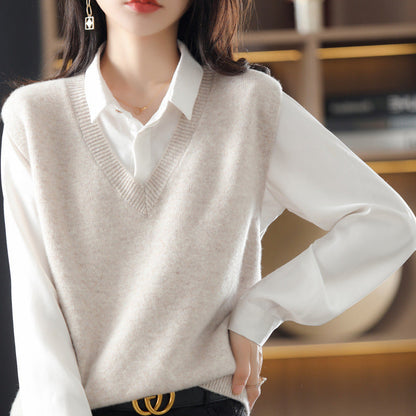 Women's sleeveless knitted vest with V-neck and fine texture NOVAE