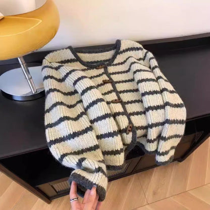 Women's Boho-style cardigan with button placket and wide sleeves NOVAE