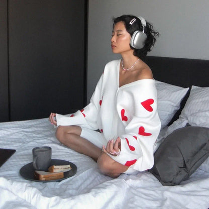 Women's comfortable sweatshirt with heart motif and relaxed fit NOVAE