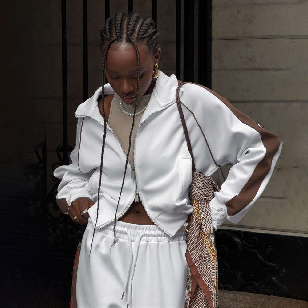 Women's sporty hooded jacket with a modern cut and contrasting details NOVAE