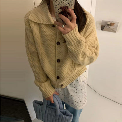 Women's chunky knit cardigan with contrasting buttons and textured design NOVAE