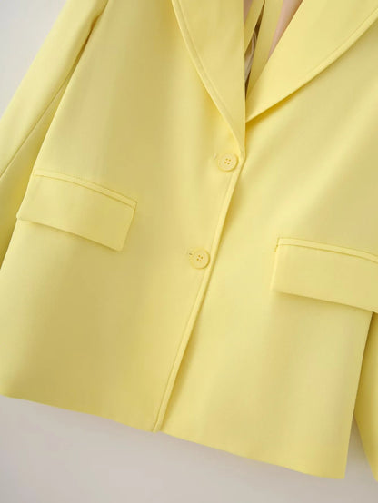 Women's blazer jacket with an elegant cut and practical pockets NOVAE