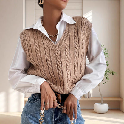 Women's knitted vest with V-neck and cable pattern NOVAE