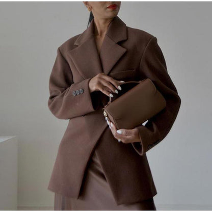 Women's elegant blazer with accentuated buttons and matching skirt NOVAE