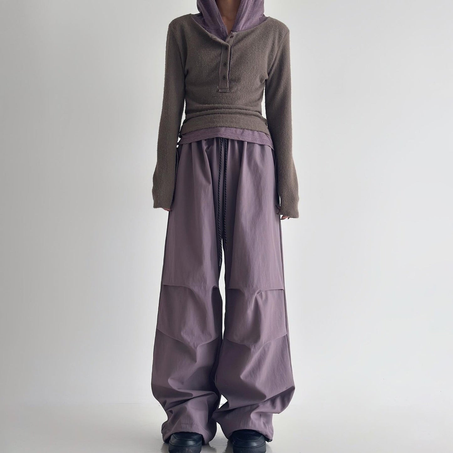 Women's casual cargo trousers with a wide cut and practical pockets NOVAE