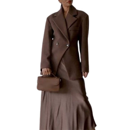 Women's elegant blazer with accentuated buttons and matching skirt NOVAE