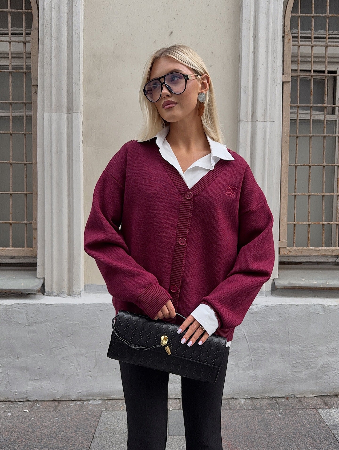 Women's oversized cardigan with elegant V-neck and comfortable button details NOVAE