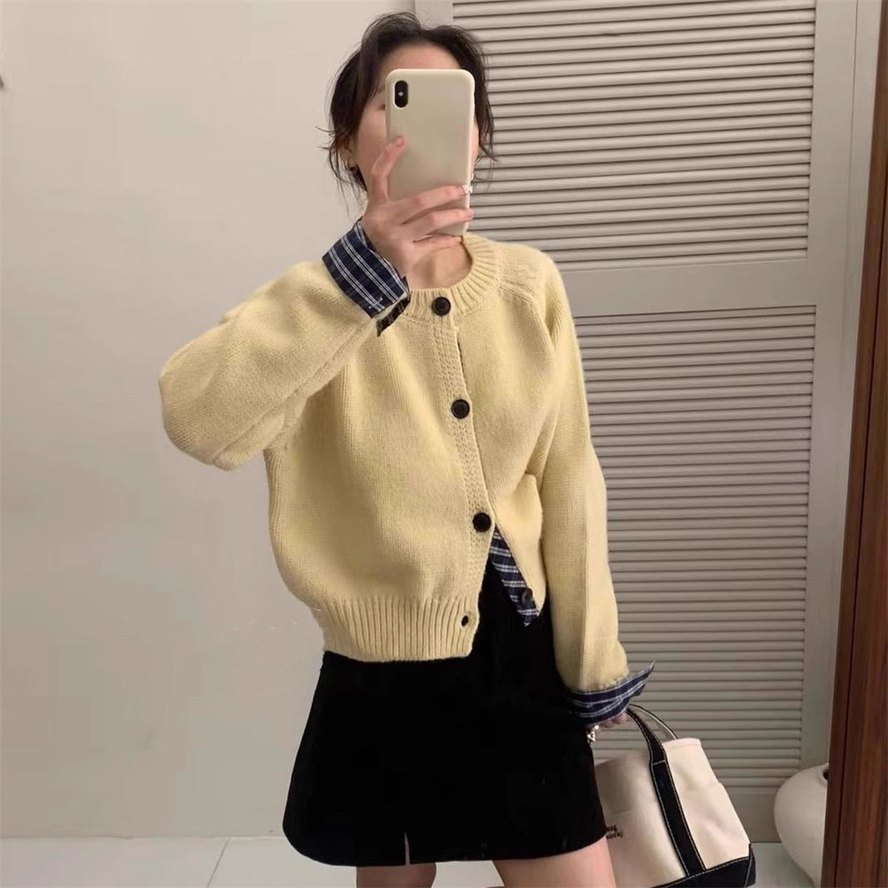 Women's cardigan with elegant button details and pretty pattern NOVAE