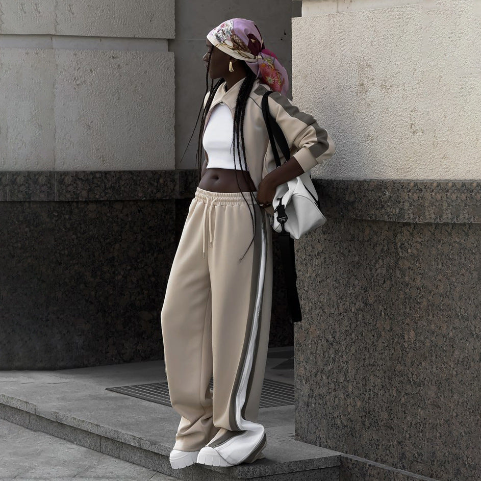 Women's sporty hooded jacket with a modern cut and contrasting details NOVAE