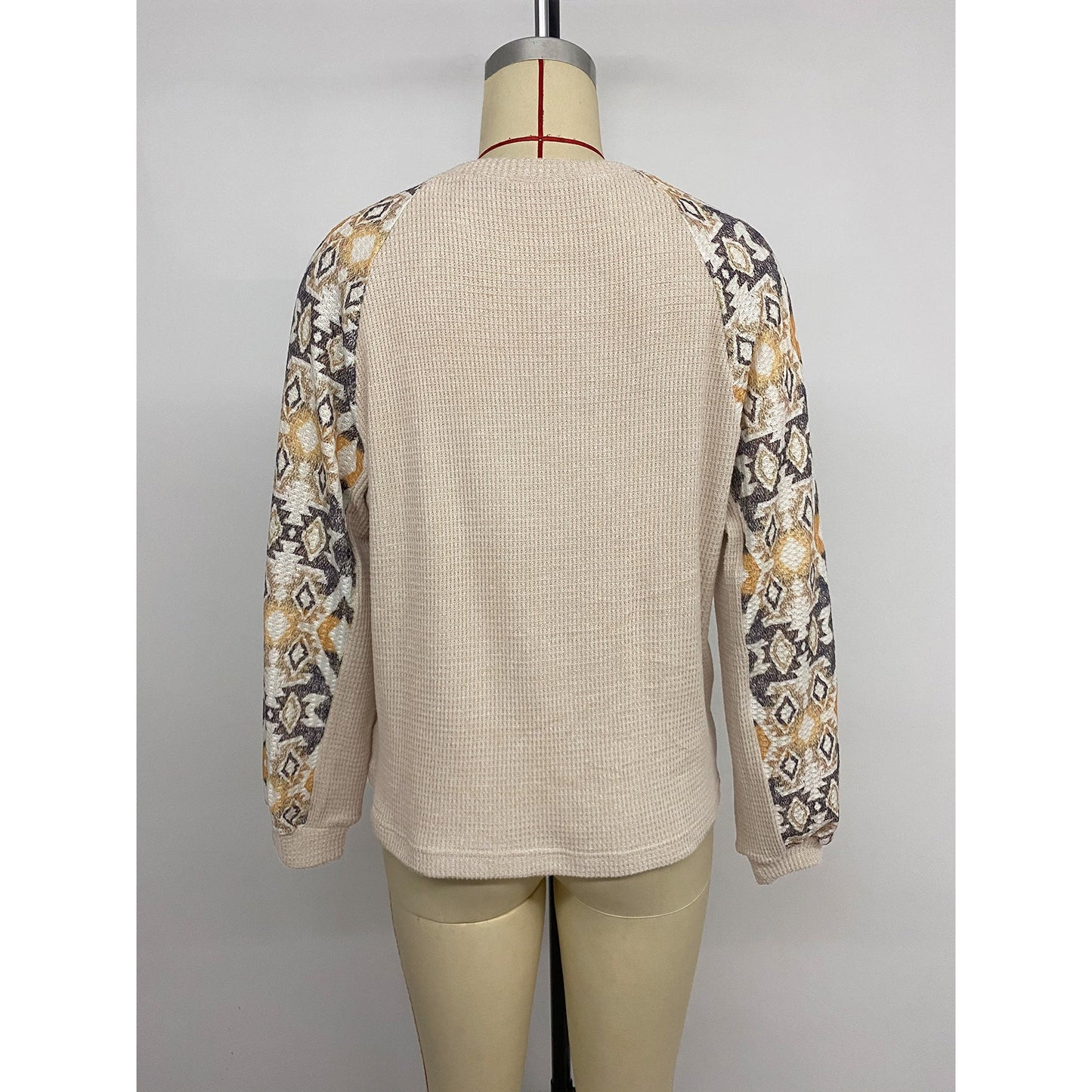 Women's knit sweater with modern raglan sleeves and floral pattern NOVAE