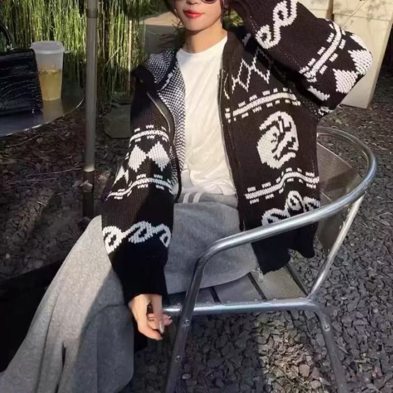 Women's fashionable cardigan with graphic pattern and hood NOVAE