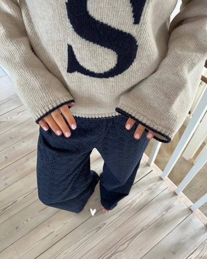 Women's fashionable knit sweater with graphic design and casual trouser cut NOVAE