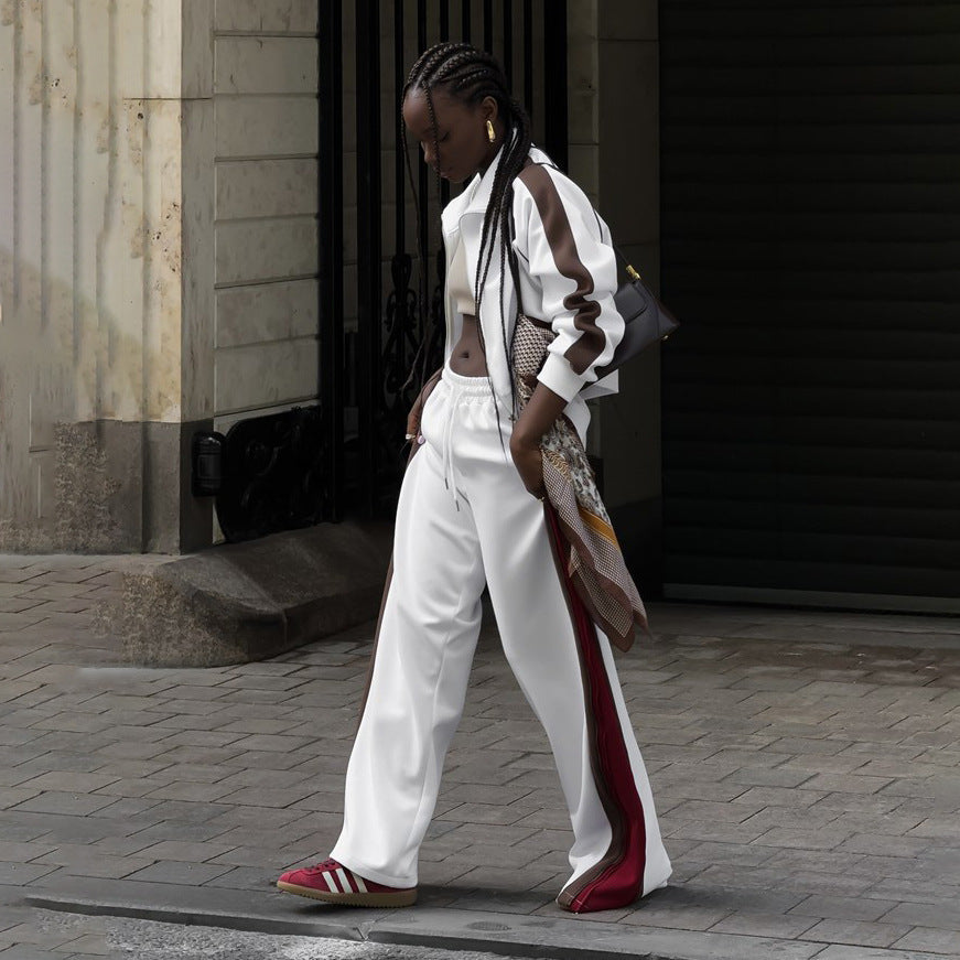 Women's sporty hooded jacket with a modern cut and contrasting details NOVAE