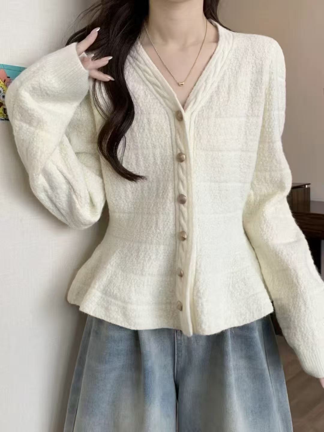 Women's elegant cardigan with structured design and feminine puff sleeves NOVAE
