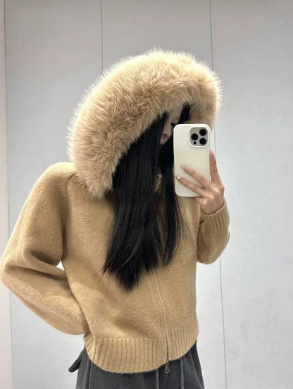 Women's cozy cardigan with luxurious fur collar and zipper NOVAE