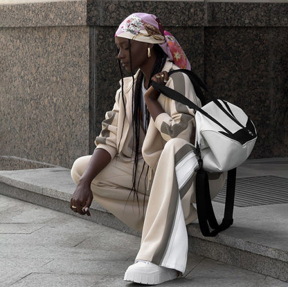 Women's sporty hooded jacket with a modern cut and contrasting details NOVAE