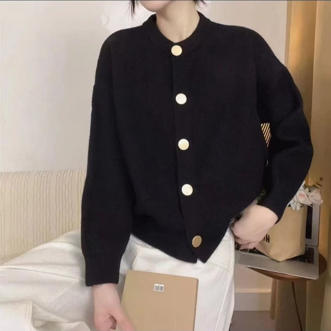 Women's cozy cardigan with large buttons and elegant design NOVAE