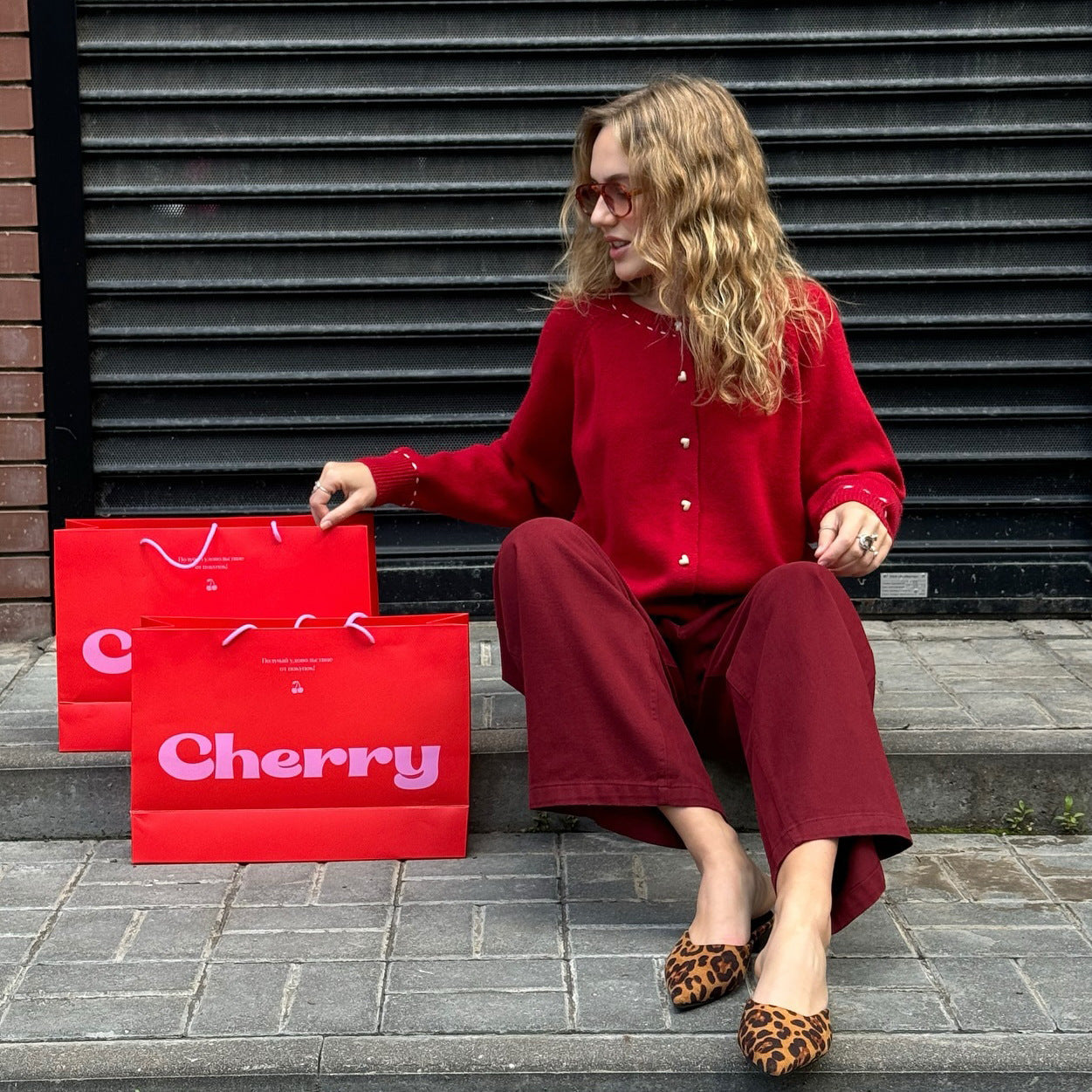 Women's airy cardigan with elegant button details NOVAE