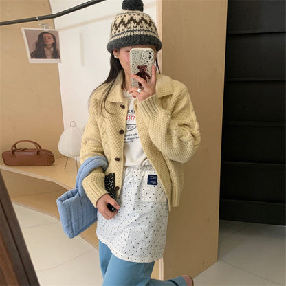 Women's chunky knit cardigan with contrasting buttons and textured design NOVAE