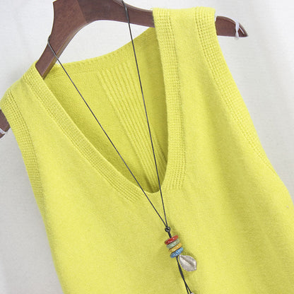 Women's sleeveless knit top with V-neck and fine knit texture NOVAE