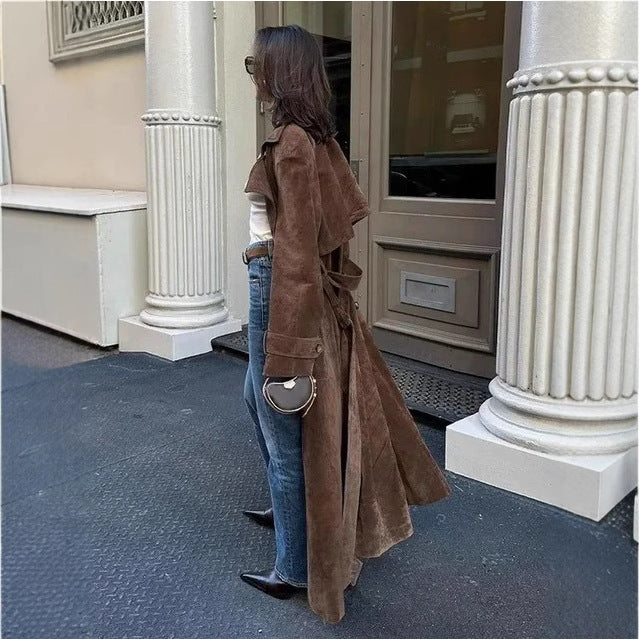 Women's elegant trench coat with lined collar and practical pockets NOVAE