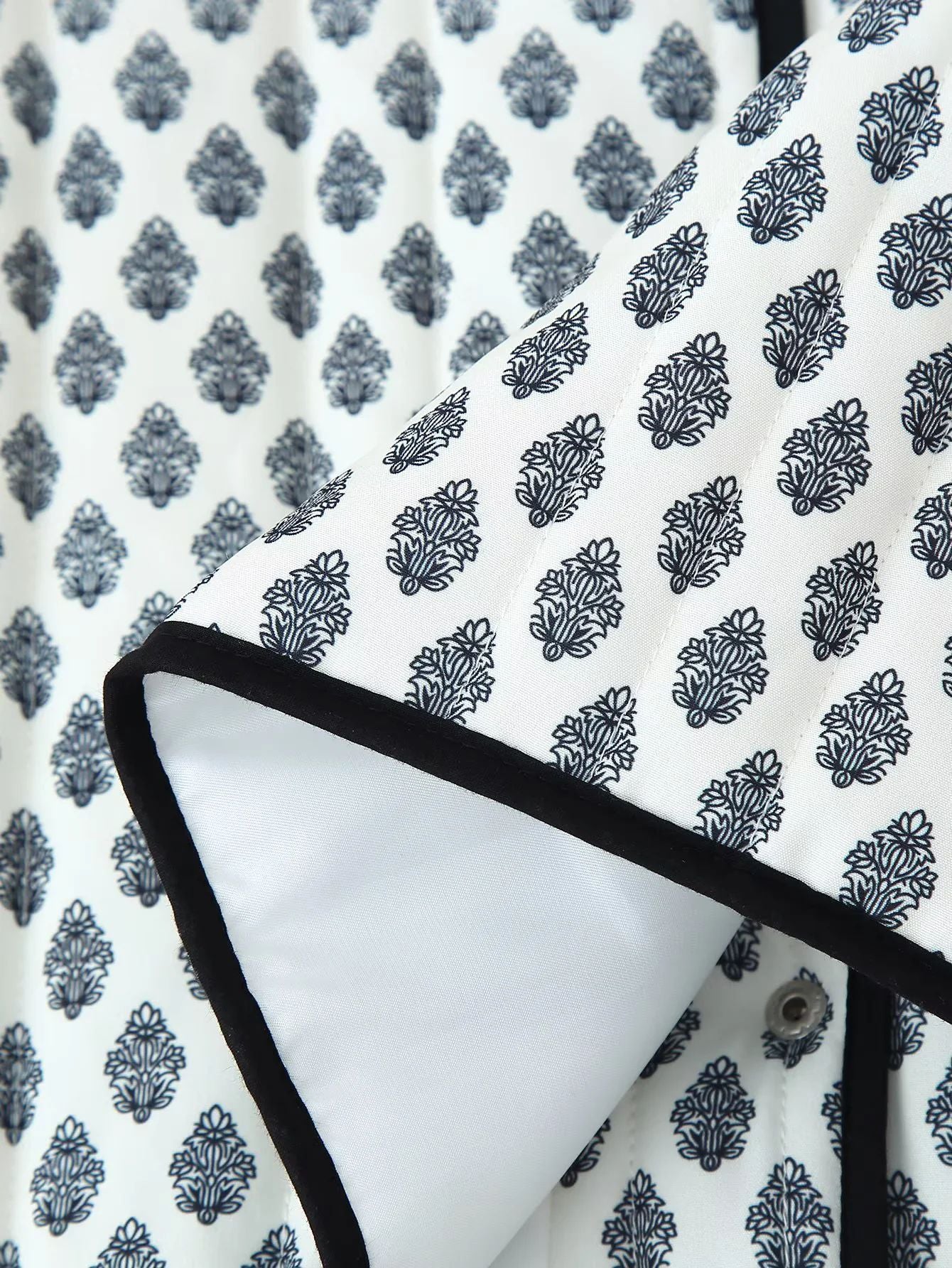 Women's fashionable short jacket with contrasting piping and practical pockets NOVAE