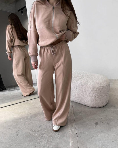 Women's sporty lounge set with zip-up jacket and wide-leg trousers NOVAE
