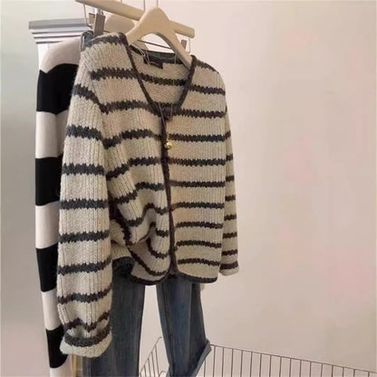 Women's Boho-style cardigan with button placket and wide sleeves NOVAE