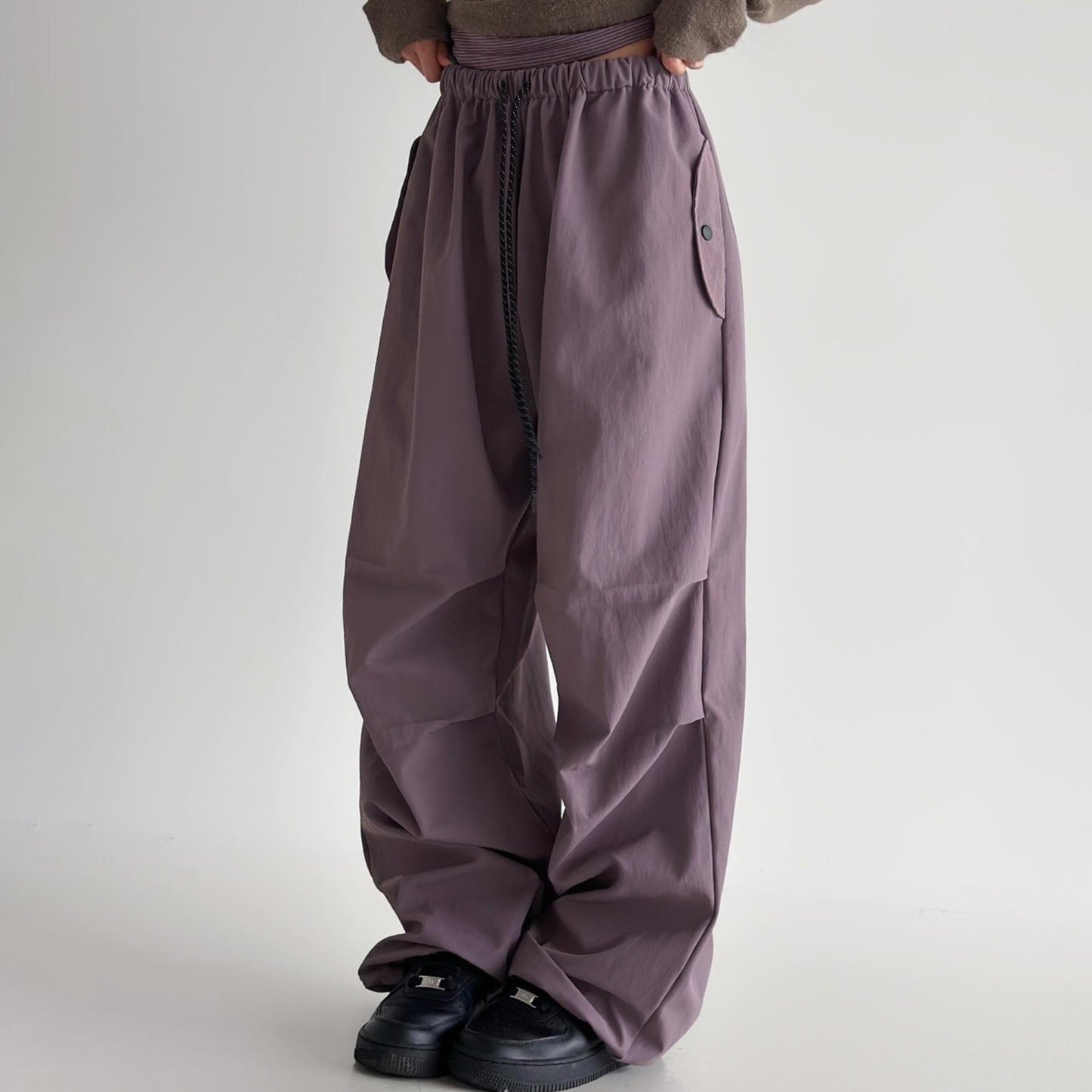 Women's casual cargo trousers with a wide cut and practical pockets NOVAE