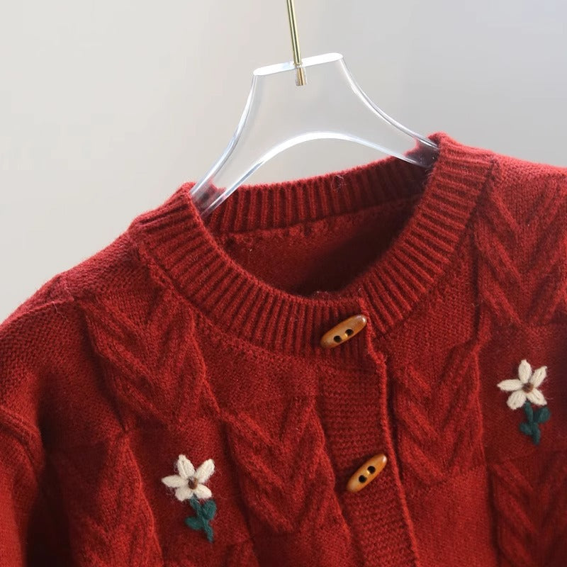 Women's cardigan with floral cable pattern and wooden buttons NOVAE